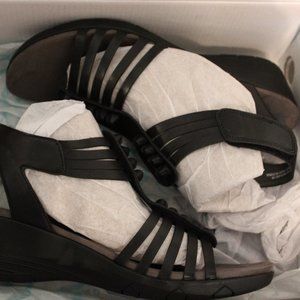 BareTrap women's wedge sandals in size 6&1/2; medium width